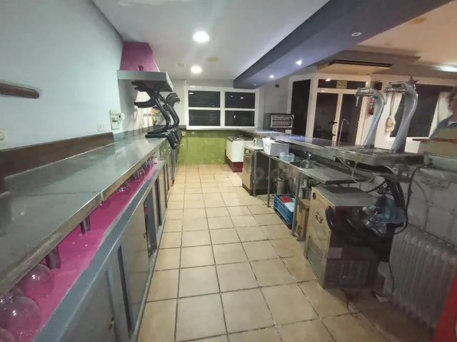 LOCAL COMERCIAL CON POSIBILIDAD DE COMPRAR CASA DE ENCIMA - foto 2