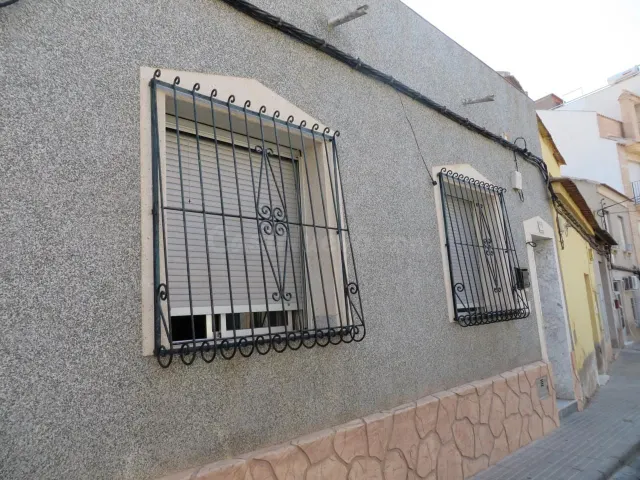Se vende casa Adosada OKUPADA en Vista Alegre 22 Murcia, (Mu