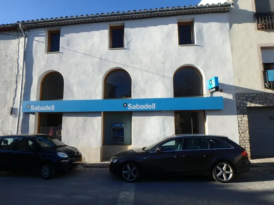 LOCAL COMERCIAL EN VENDA A LA LLACUNA ZONA CENTRE