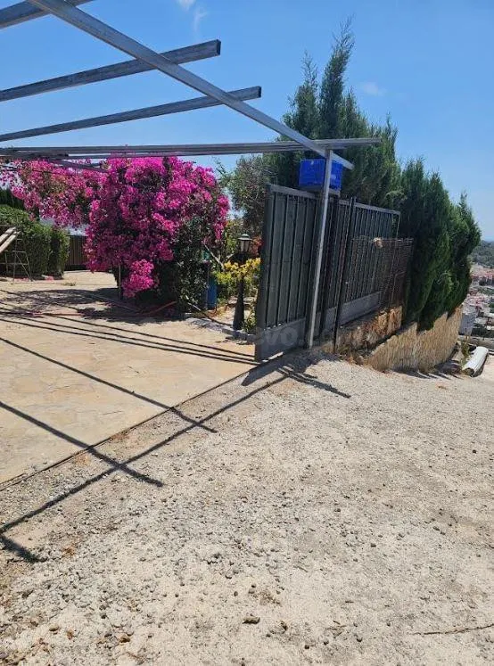 SE VENDE PARCELA EN EL MONTE ZAMORA DE 800 METRSO Y CASA DE 
