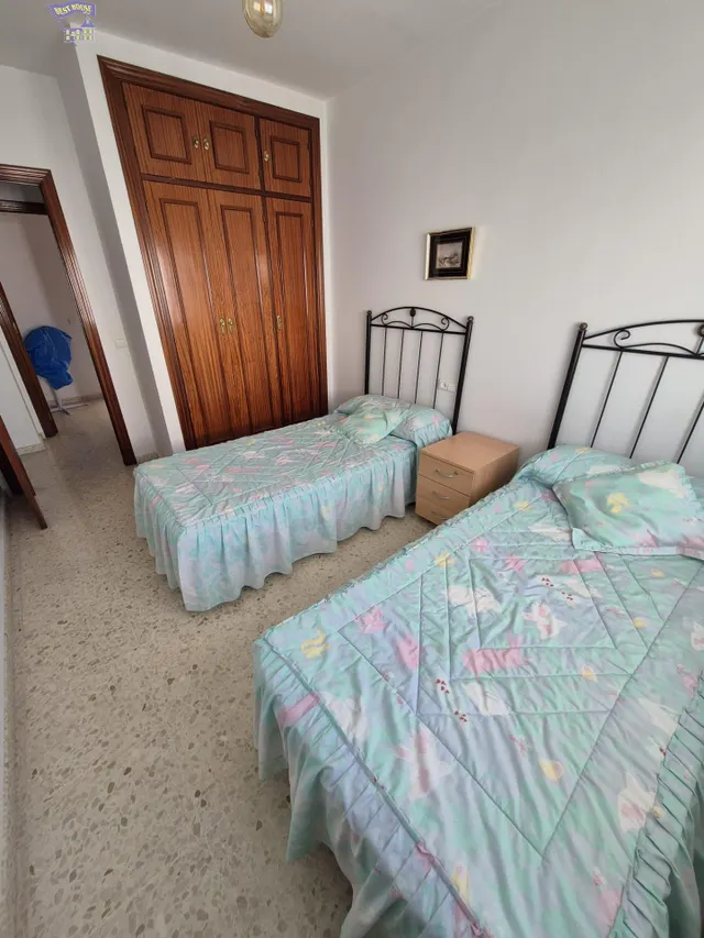 SE VENDE PISO POR LA ZONA CENTRO — 13
