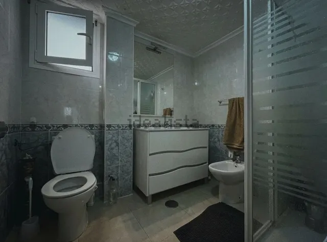 Piso esquinero de 80 m2 con balcón en el centro de Benidorm — 7