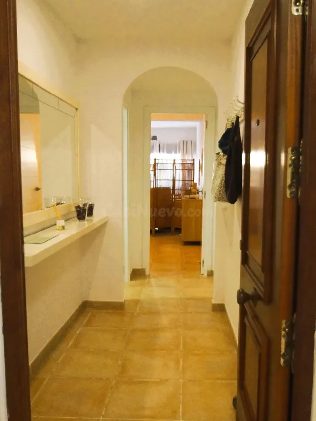 Apartamento de tres dormitorios en primera linea de playa - foto 2