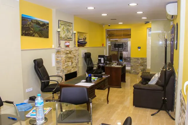 Loft actualmente utilizado como oficina en centro de Lloret  - foto 3