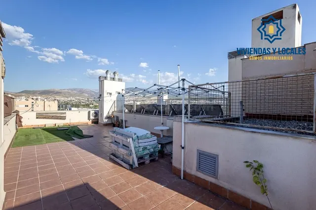 Ático dúplex en Campus de la Salud - foto 3