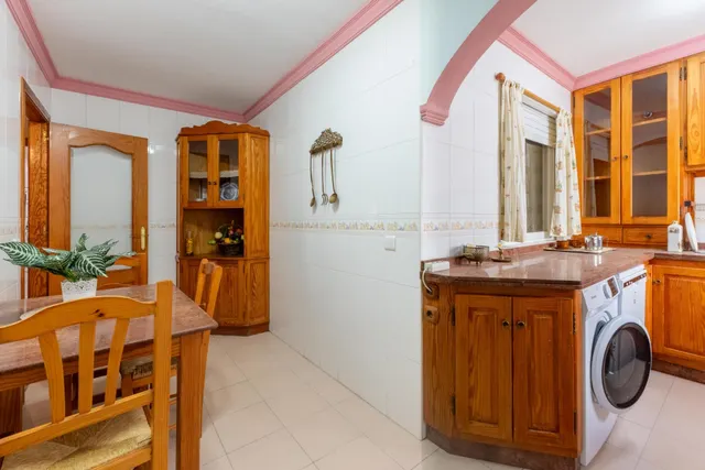 Piso de 3 dormitorios en Puerto de Estepona a 100 metros del paseo maritimo. — 9
