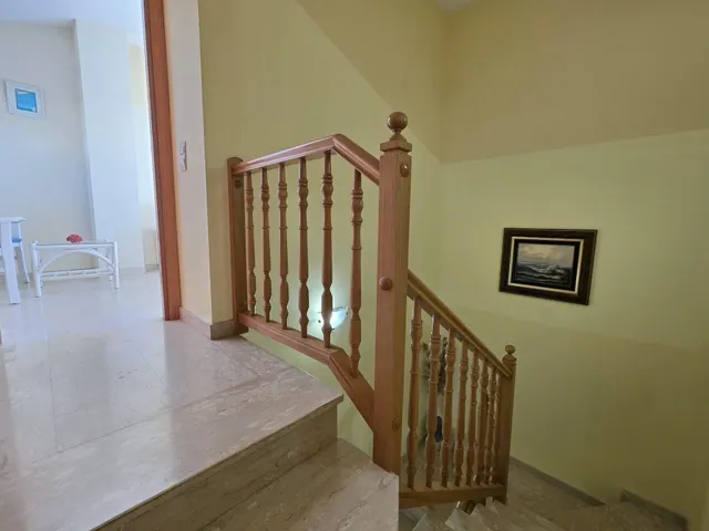 Chalet esquinero adosado en Vilafortuny — 43