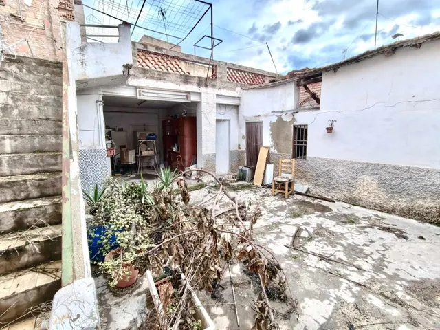 CASA CON JARDÍN Y TERRAZA EN LOS DOLORES - foto 5