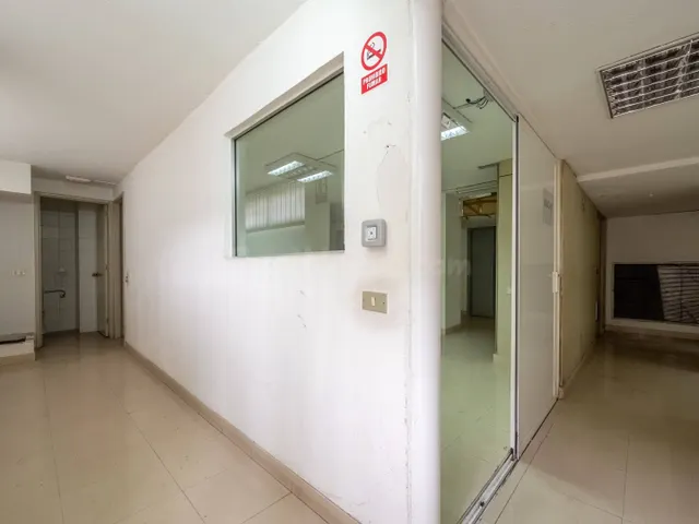 En venta local comercial en Avda Juan XXIII apto para La RIC - foto 3