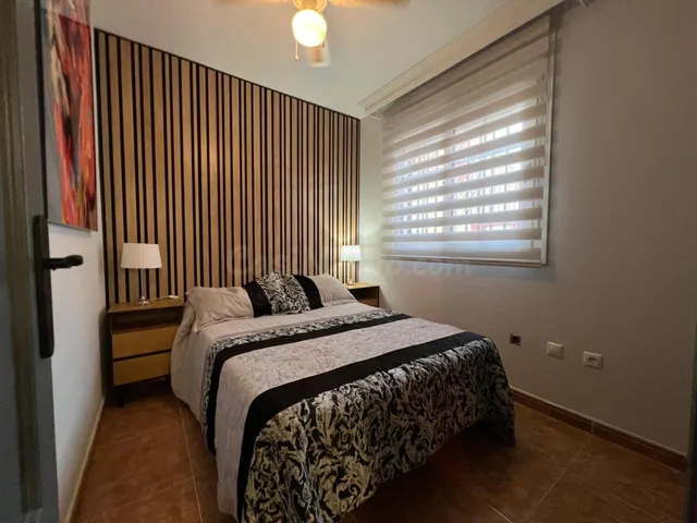 Chalet adosado en Orihuela Costa con piscina, jardín y terra - foto 4