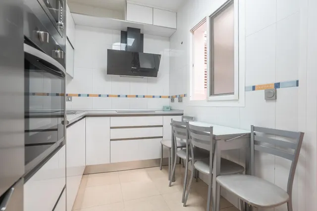 Barrio araceli - almeria: 2 habitaciones + baño + aseo + patio + lavadero + ascensor — 25