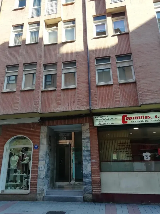 Garaje Grande en Calle Colón - ¡Tu Espacio Ideal!