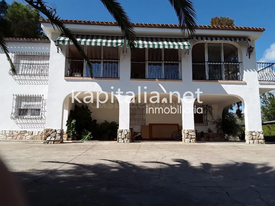 Gran Chalet en venta zona el Pilar en Ontinyent