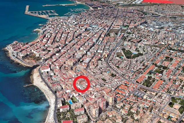 Apartamento reformado y espacioso (aprox. 101 m2 - 1.ª planta) con balcón orientado al sureste ¡y a tan solo 175 m de la Playa de los Locos! — 44