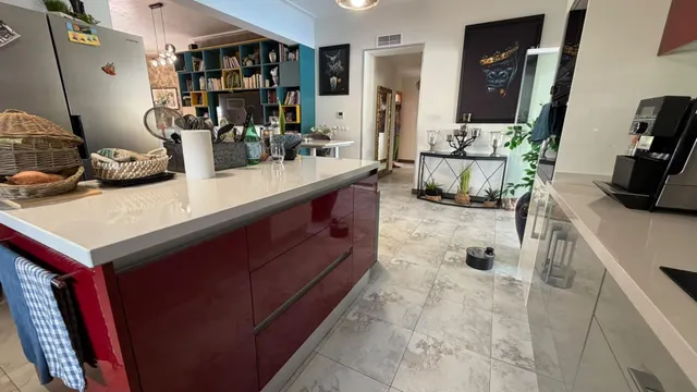 VILLA DE 4 DORMITORIOS Y 3 BAÑOS. PARCELA DE 1.850 M2. CON PISCINA CLIMATIZADA Y CASA DE INVITADOS INDEPENDIENTE EN CATRAL. — 25
