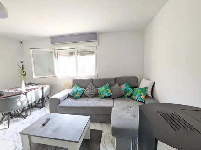 CHALET CON PISCINA EN URBANIZACIÓN — 13