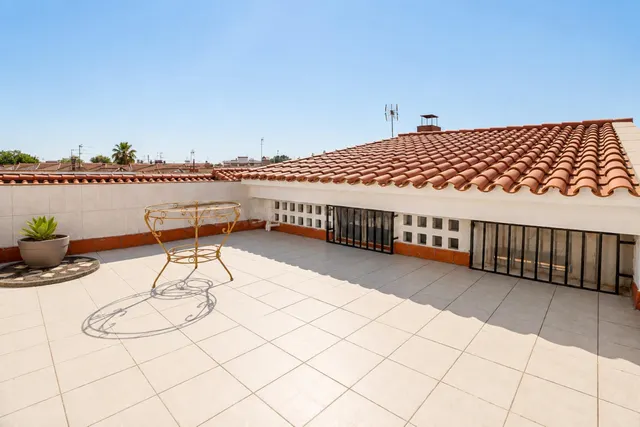 Casa reformada de 135 m2 con terraza y solárium lista para e - foto 2