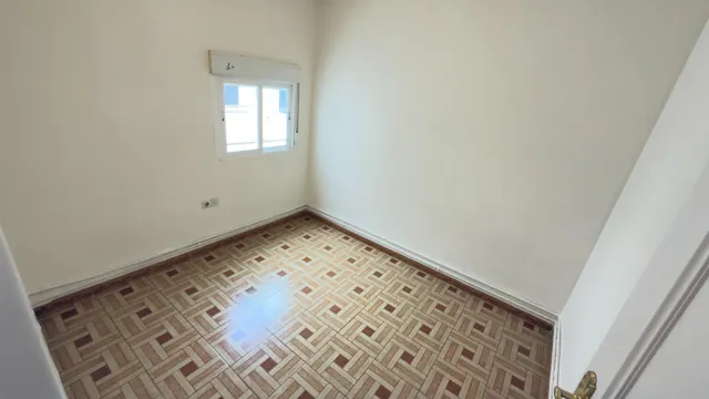 Espacioso y luminoso piso con grandes posibilidades de reforma — 6