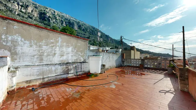 En el Raval, cullera una casa reformada y para entrar a vivir. — 20