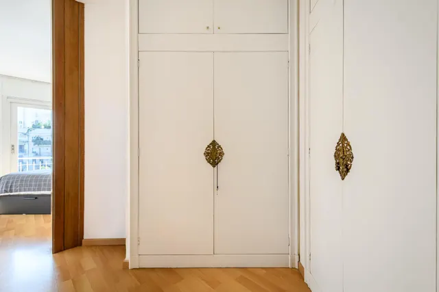 PISO ALTO CON BALCÓN/TERRAZA Y TRES PIEZAS EXTERIORES EN EL EIXAMPLE — 25