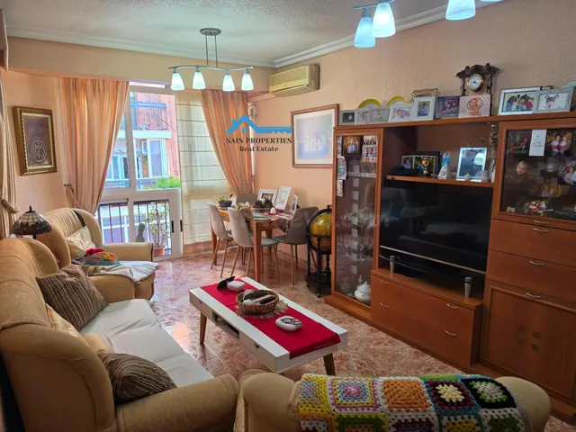 Amplio piso de 3 dormitorios en Alicante, zona Los Ángeles - foto 2