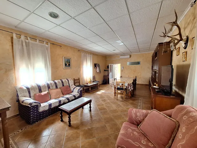 Chalet o casa de campo con piscina · 4.000 m2  · 4 dormitorios · 90 m2 para otra vivienda — 17