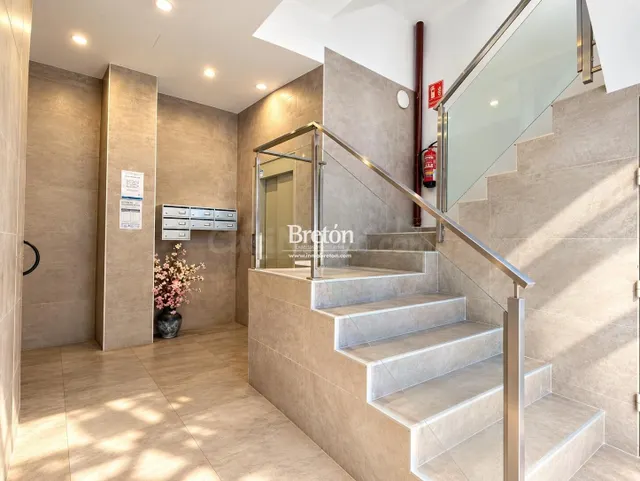 Interesante piso con plaza de garaje y trastero junto a Avenida Goya. — 3