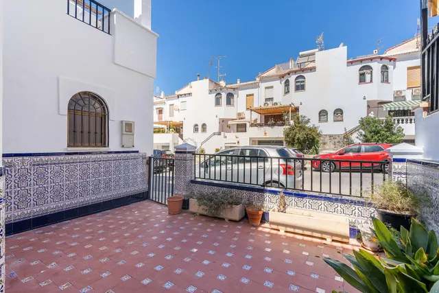 CASA ADOSADA EN MOTRIL — 45