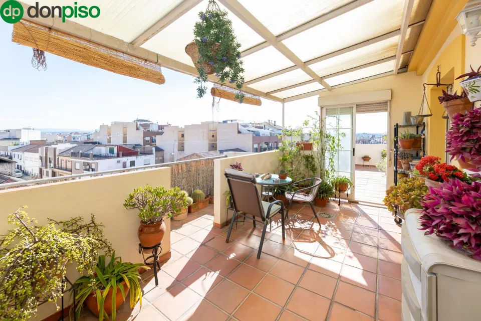 Ático Soleado con Gran Terraza en Esquina
