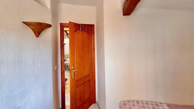 Apartamento con terraza, provincia de Alicante, Torrevieja. 2 habitaciones, 63 m2, 200 metros al mar. — 21