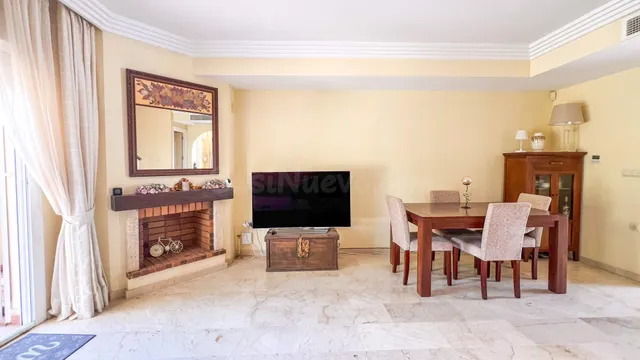 Casa adosada de 4 dormitorios en El Rosario, Marbella — 11