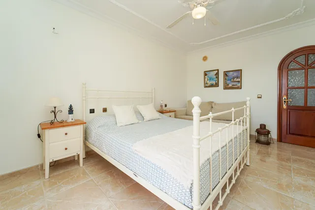 Elegante villa de 4 dormitorios en Arguineguín | Vistas panorámicas al mar, gran parcela y un potencial excepcional! — 31