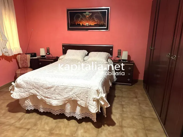Amplia casa a la venta en Font de la Figuera (Valencia) — 4