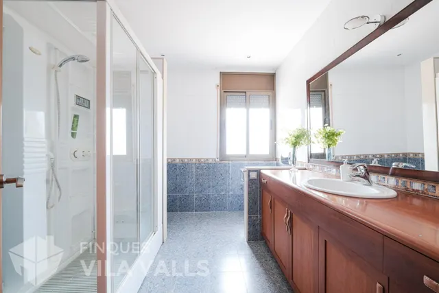 Villa de lujo con piscinas y finca de 6 ha en Sant Feliu de Codines — 34