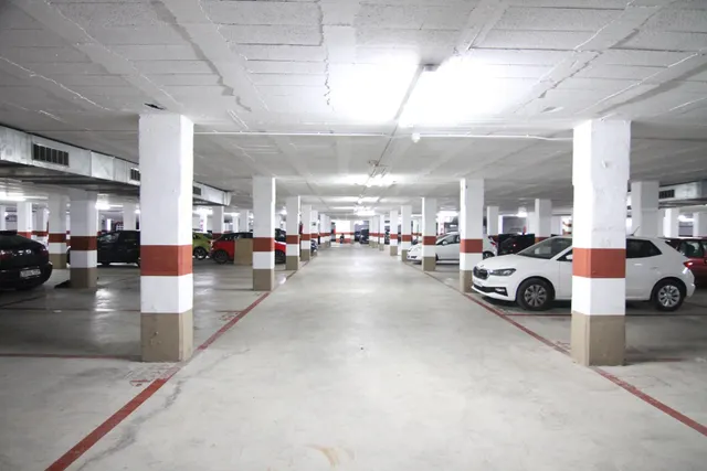 Se vende plaza de aparcamiento para coche mediano zona Bon Preu — 3
