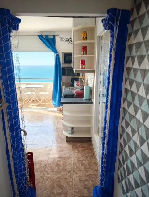 Fantástico estudio con vistas panorámicas al mar en primera línea de playa en Fuengirola — 16