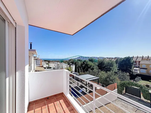 Chalet en zona residencial tranquila de La Nucía con vistas al mar — 3