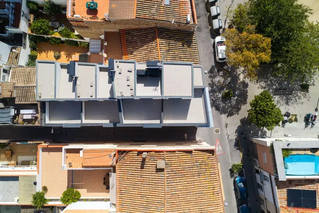 Vivienda reformada a estrenar con 3 estancias, terraza privada y espacio polivalente en Badalona — 27