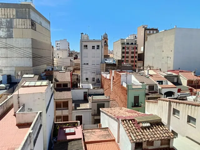 Piso céntrico en Castellón con gran potencial de reforma — 4