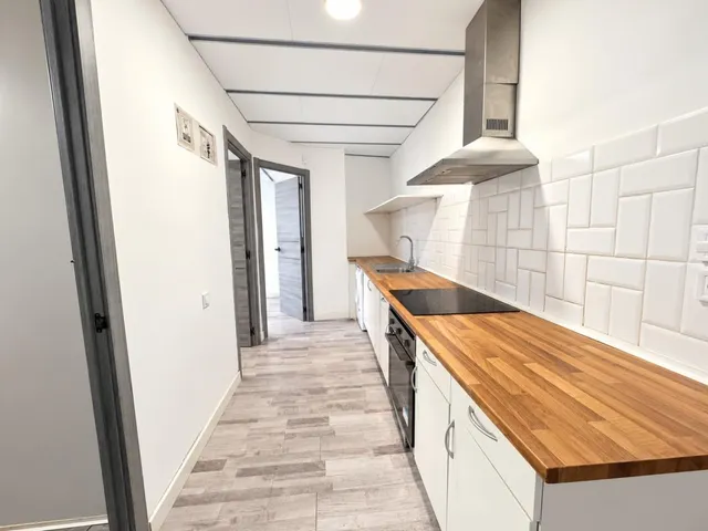Amplio piso de 6 habitaciones en el centro histórico de Manresa — 2