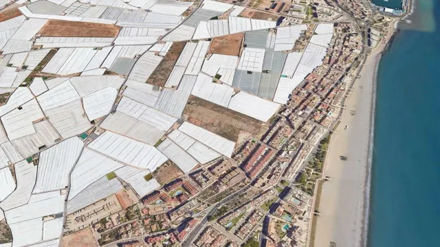 Suelo urbano en venta en Roquetas de Mar - foto 2