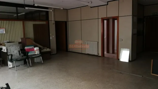 OCASION! SE ALQUILA GRAN ENTREPLANTA CON DIVERSOS DESPACHOS Y OFICINAS, EN EL CORAZON DE ALBACETE — 2