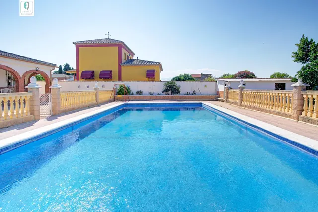 CHALET CON PISCINA EN CORTIJO PRETEL (ALBOLOTE) — 8