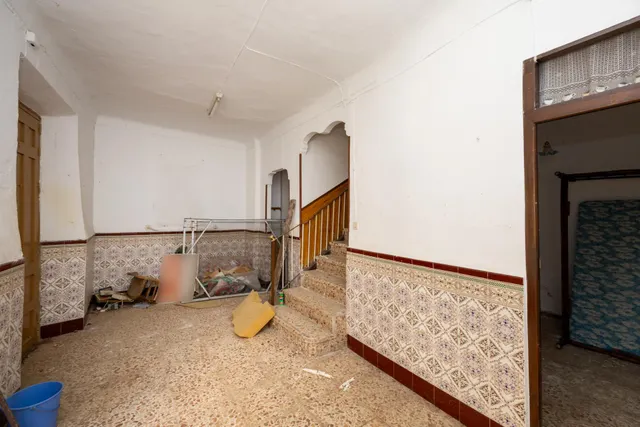 Casa para reformar en el centro de Lanjarón con gran potencial de inversión — 7