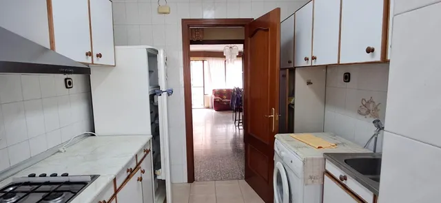 AMPLIA VIVIENDA DE 4 DORMITORIOS Y 2 BAÑOS. MEJOR PRECIO DE ZONA — 10