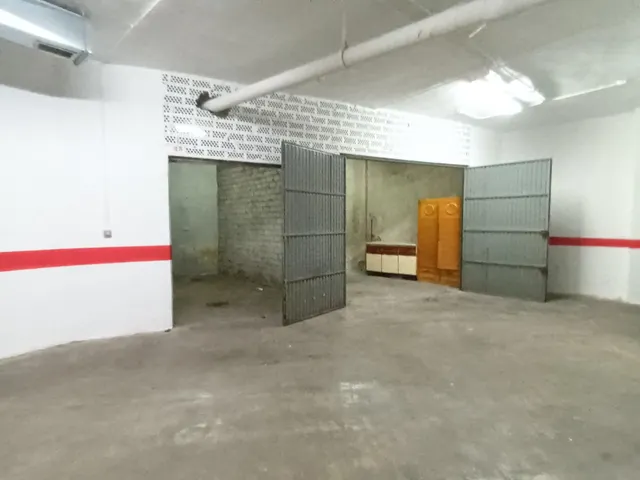 Garaje cerrado en Granada zona Zaidin, 12.80 m. de superficie. — 21