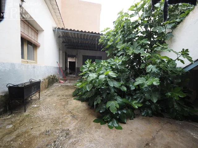 Casa de planta baja para reformar o derribar con 213 metros  - foto 2