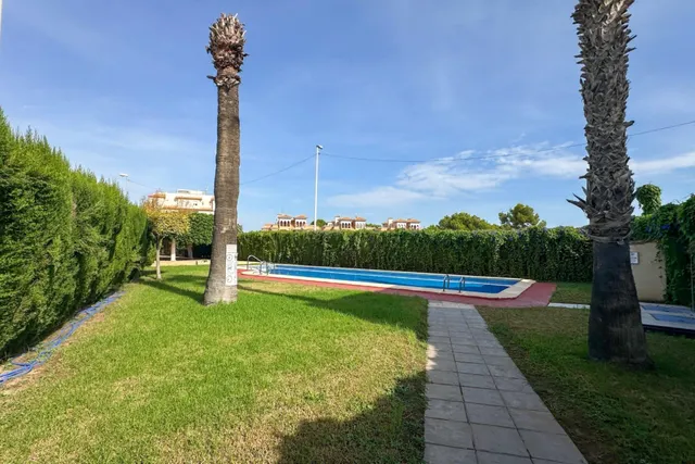 MAGNIFICA VIVIENDA ADOSADA CON PISCINA COMUNITARIA, IDONEA COMO VACACIONAL — 48