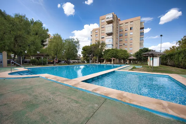 Vivienda de 4 dormitorios con terraza y urbanización en san blas — 23