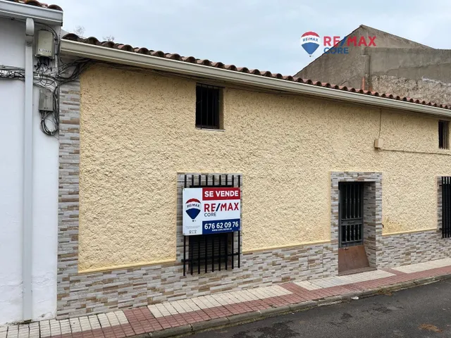 Casa en La Albuera: ¡Tu Nuevo Hogar Espera por Ti! - foto 2